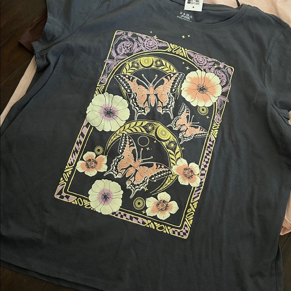 NWT Womens  XXL Graphic T-Shirts - Picture 4 of 11